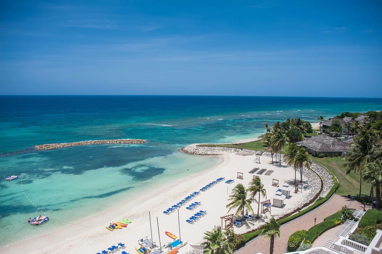 Palmyra Luxury Beach Condos Montego Bay Buitenkant foto