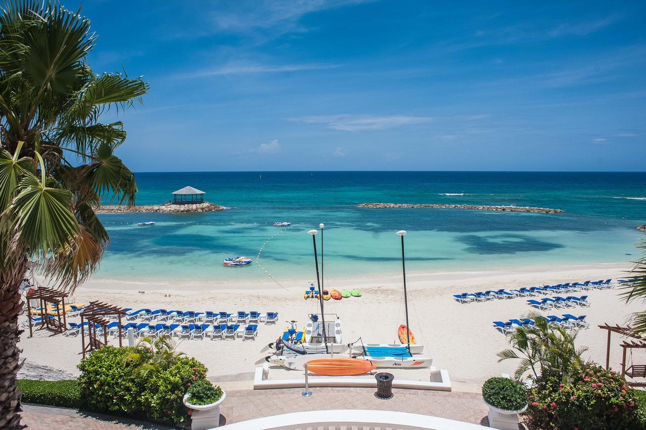Palmyra Luxury Beach Condos Montego Bay Buitenkant foto